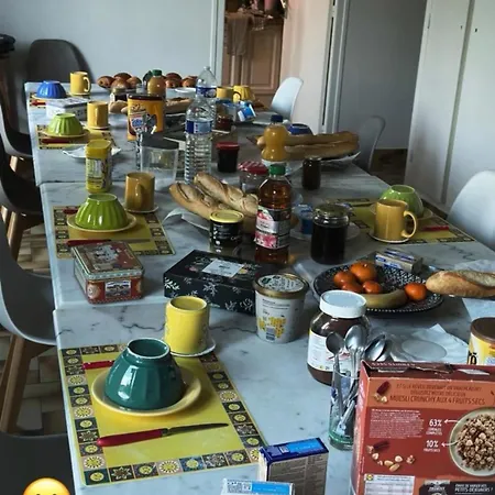 Aux Chataigniers Oda ve Kahvaltı *
